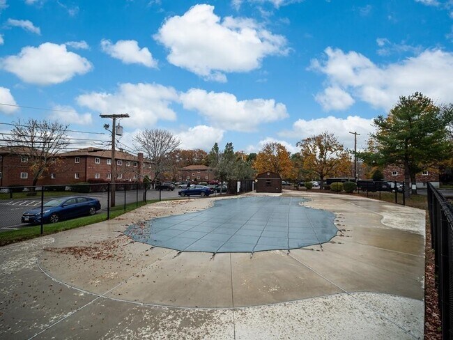 Building Photo - 48 Bryon Rd