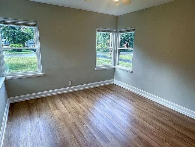 Building Photo - 1470 Antoinette Ave