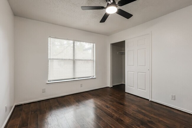 Building Photo - Spacious 3 bedroom only 8 miles from Randolph Air Force Base