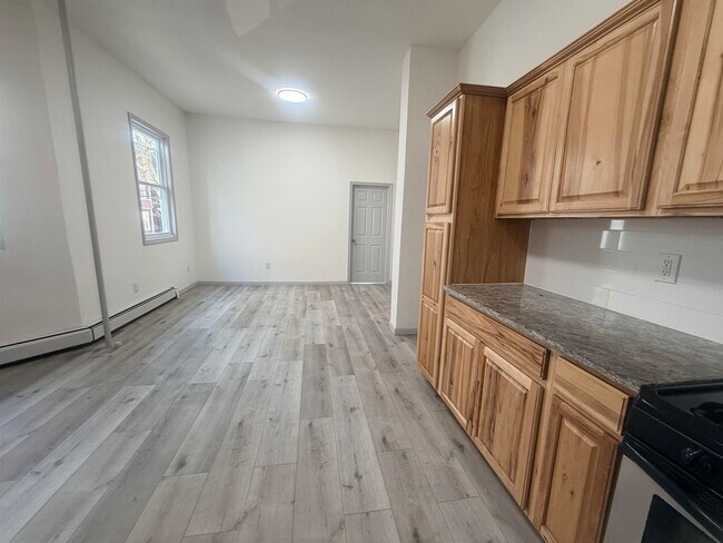 Building Photo - 124 Winfield Ave