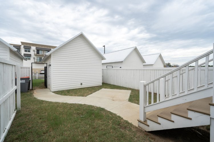 Building Photo - 2100 Loretta Parker Ln