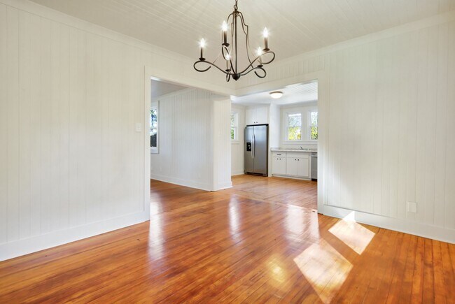 Building Photo - Great location