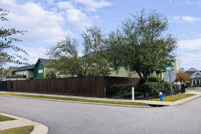 Building Photo - 840 Alexander St