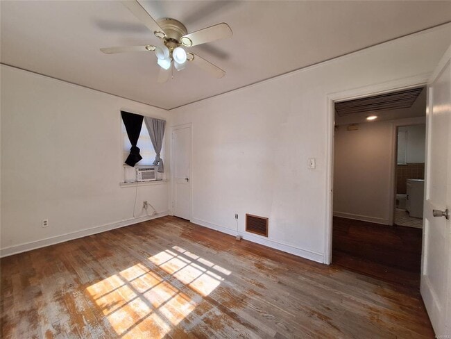 Building Photo - 2215 E 2nd St