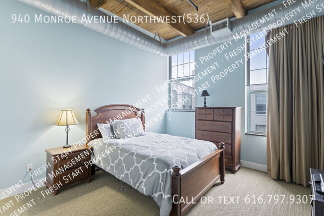 Building Photo - 940 Monroe Ave NW