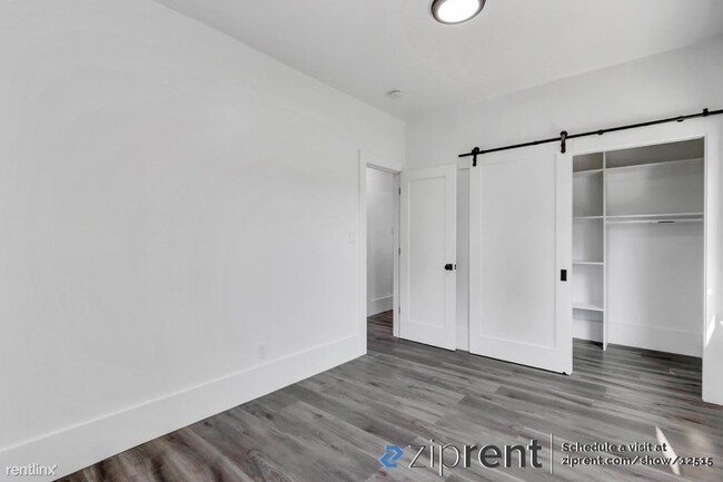 Building Photo - 2 br, 1 bath Triplex - 3827 West St, Oakla...