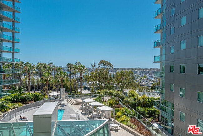 Building Photo - 13600 Marina Pointe Dr