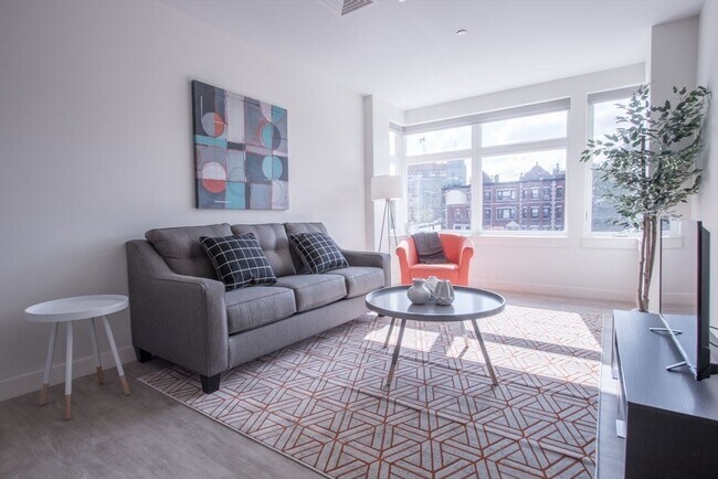 Building Photo - 900 Beacon St