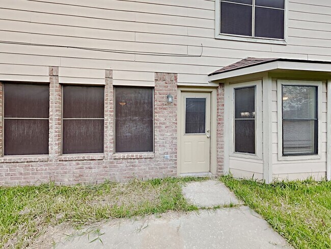 Building Photo - 9818 Golden Prairie Ln