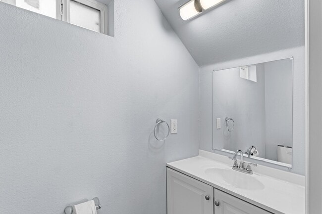 Building Photo - Stunning Remodeled 3-Bed, 3.5-Bath Home with Two Kitchens & Expansive Private Driveway in La Mesa!