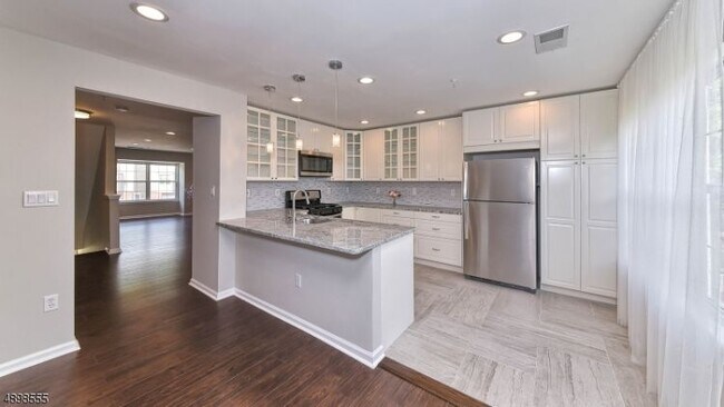 Building Photo - 44 Greenbrook Dr