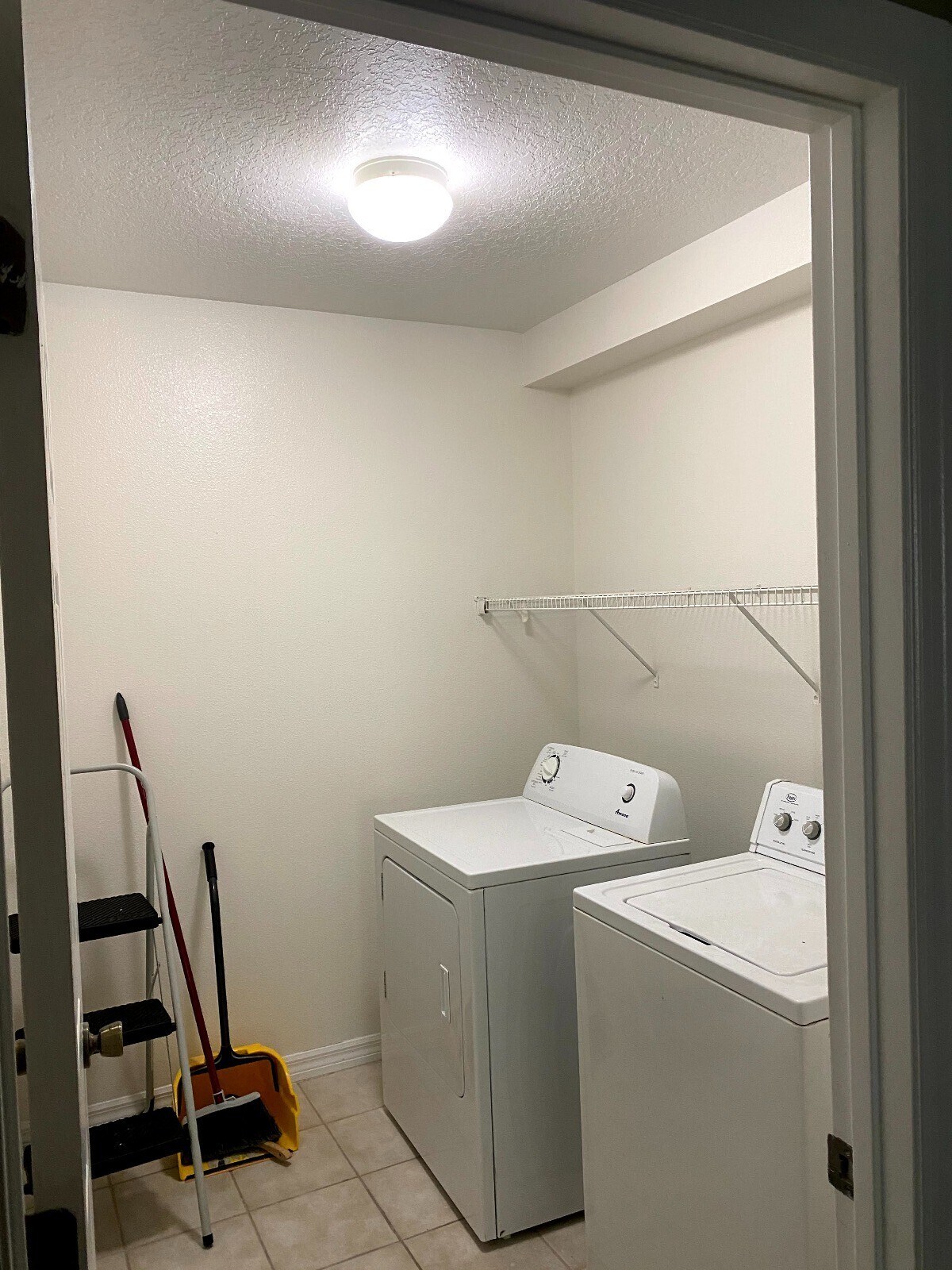 Washer / Dryer - 3687 Oakdale Cir
