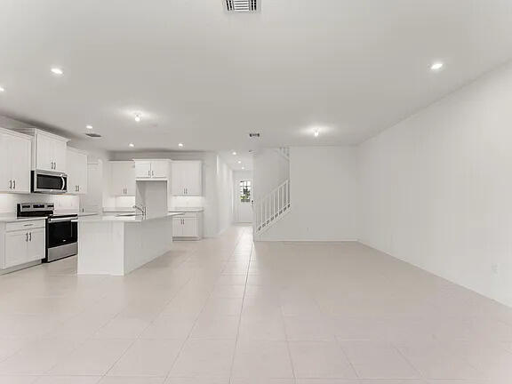Building Photo - 7292 Lenora Ln