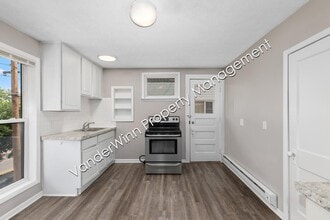 Building Photo - 740 Kellogg St SE