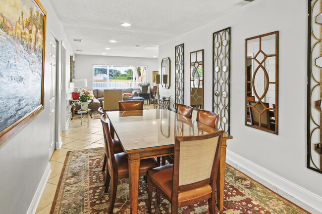 Building Photo - 9145 Beverly Ct