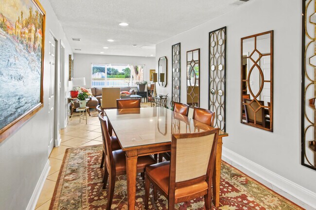 Building Photo - 9165 Beverly Ct