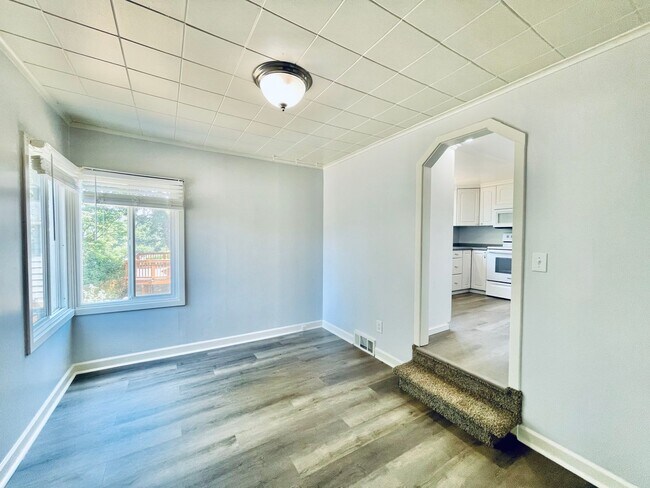 Building Photo - Renovated 4 bedroom 2 bath Home with Plenty of Space!