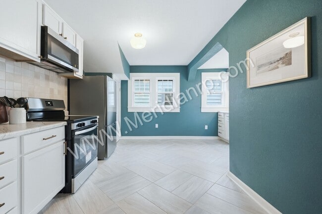 Building Photo - 931 Woodview Blvd