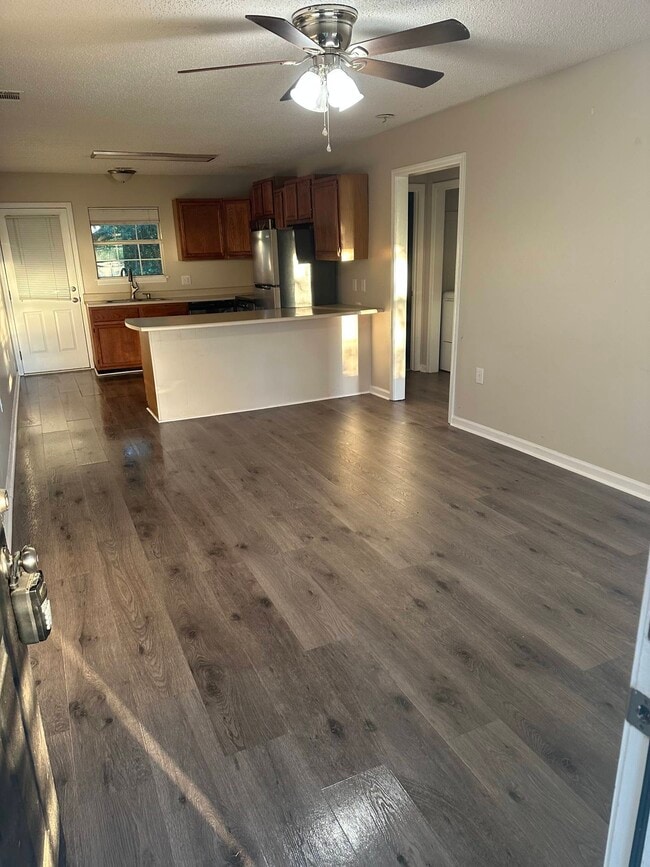 Building Photo - 216 S Mulberry St