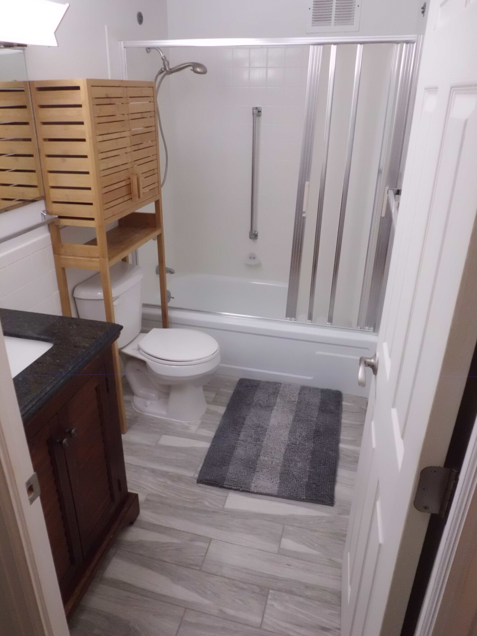 Front Bathroom - 745 S Alton Way