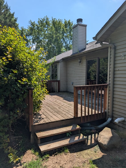 Building Photo - 1218 Point O'Woods Dr