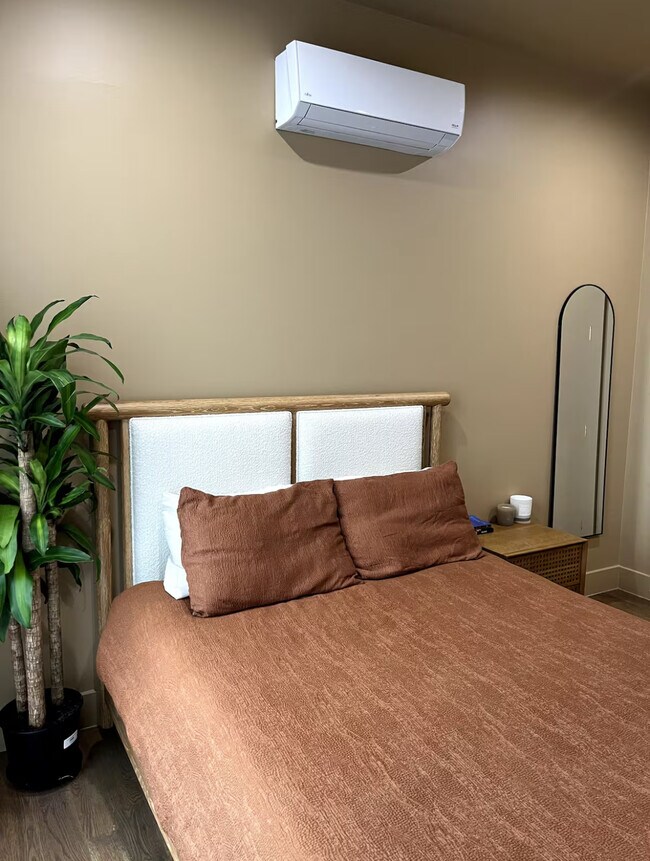 Building Photo - 864 Madison St