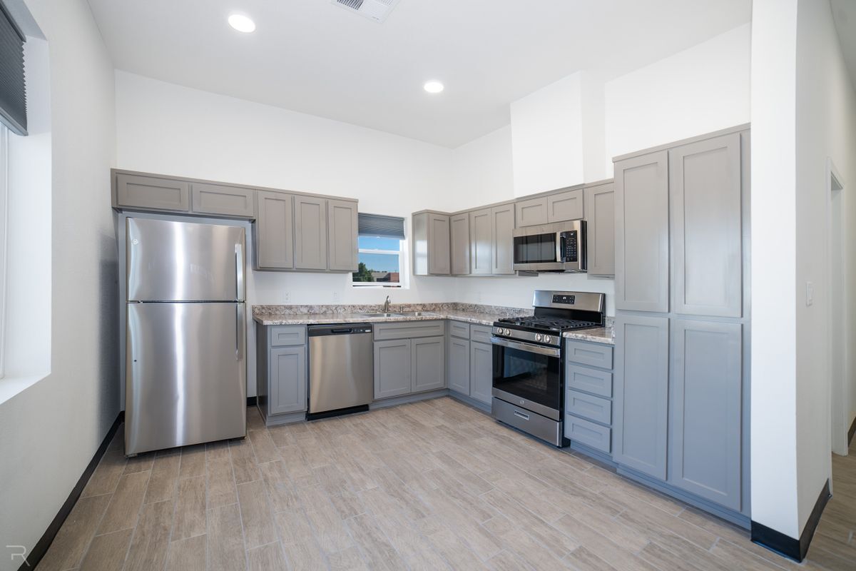 Building Photo - 195 N 17th Ave