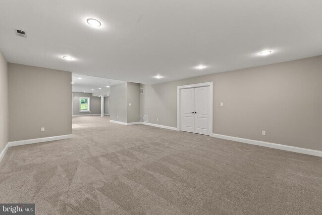 Building Photo - 532 Springvale Rd