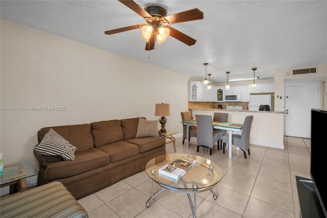 Building Photo - 10400 SW 108th Ave
