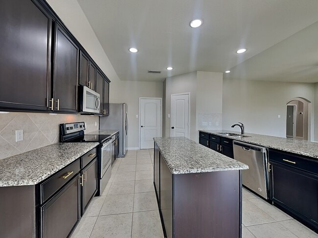 Building Photo - 528 Meadow Springs Dr