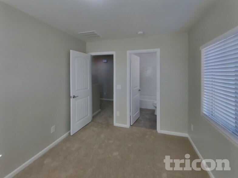 Building Photo - 10336 W Devonshire Ave