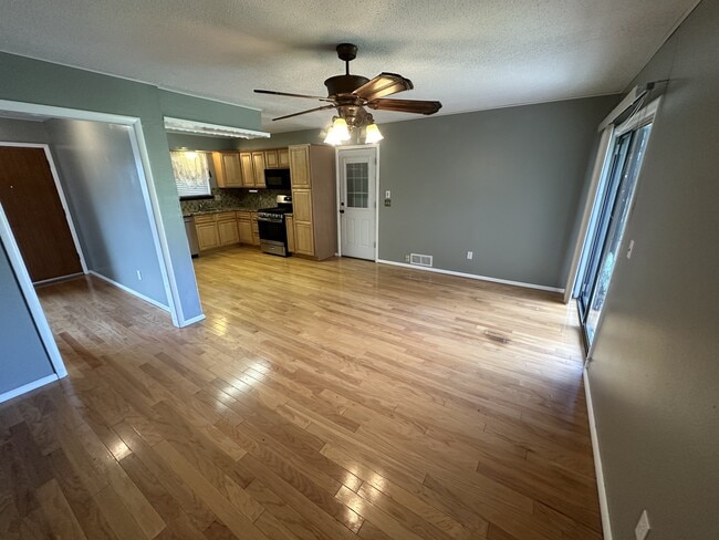 Building Photo - 137 E Jarman Dr
