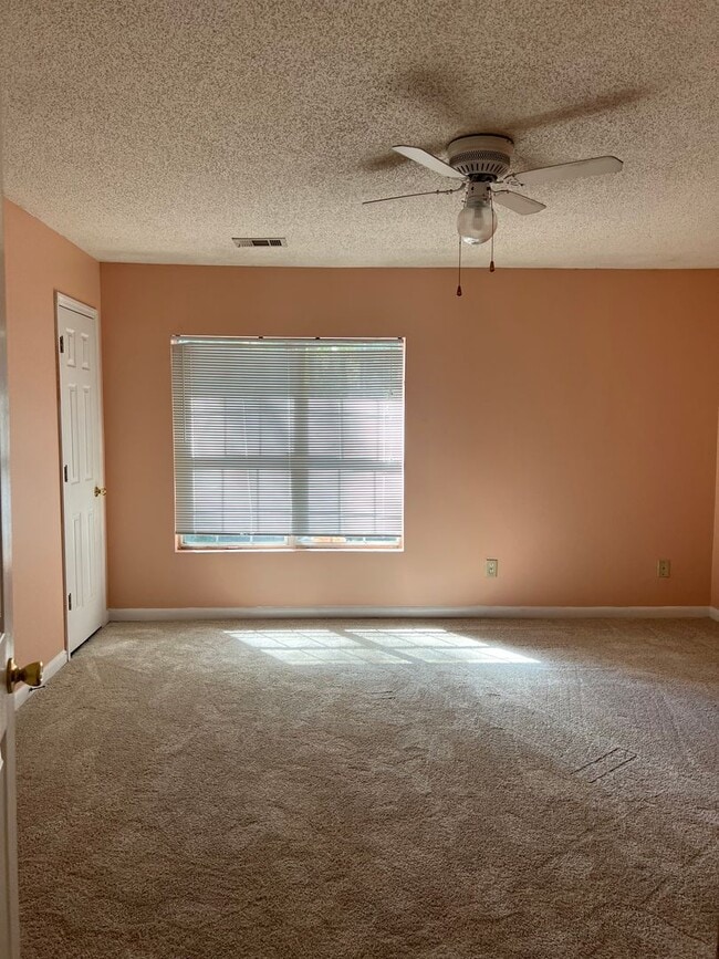 Building Photo - 452 Sandy Oak Dr