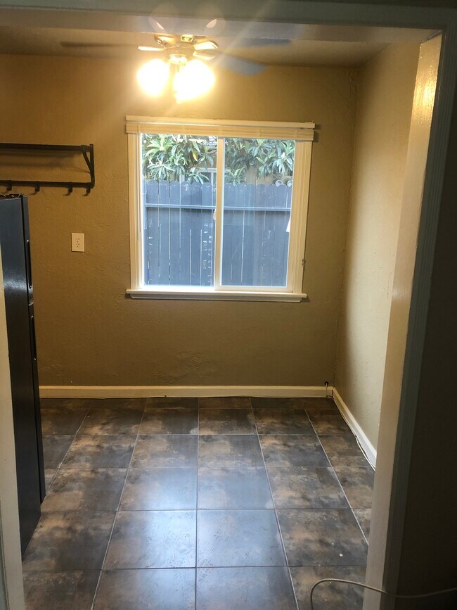dining - 1739 N Hollywood Way