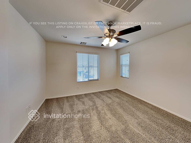 Building Photo - 326 N Sandal