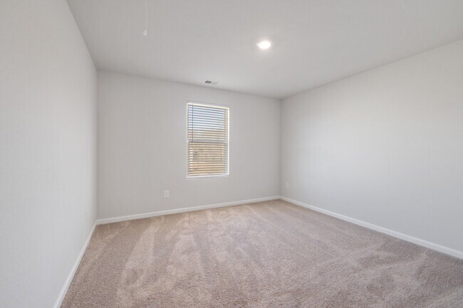 Building Photo - 2110 Briar Run Dr