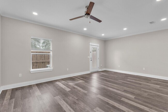 Building Photo - 2 2nd St