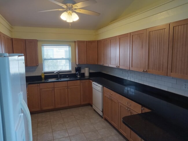 Building Photo - 1655 Sunrise Dr