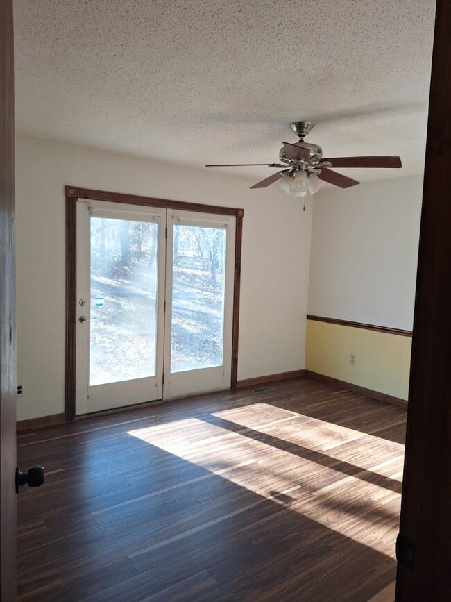 Building Photo - Splendid Garden Cottage in Lugoff, SC!