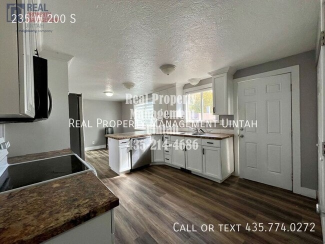 Building Photo - 235 W 200 S