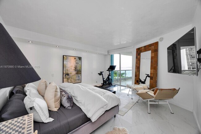Building Photo - 2127 Brickell Ave