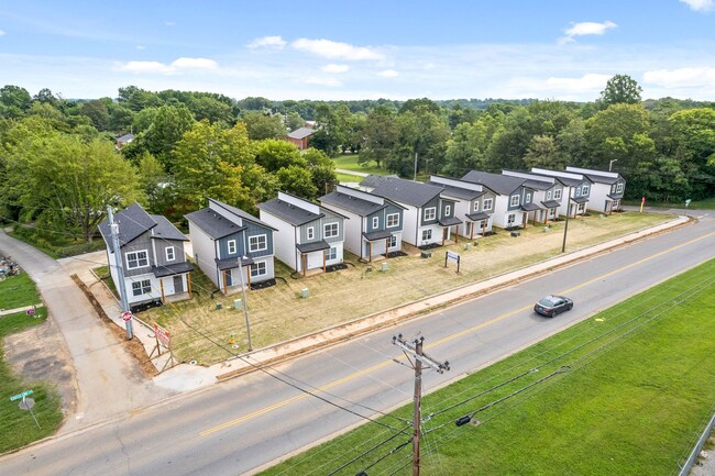 Building Photo - 1389 Crossland Ave