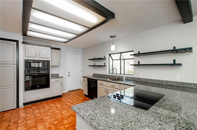 Building Photo - 150 Karina Pl