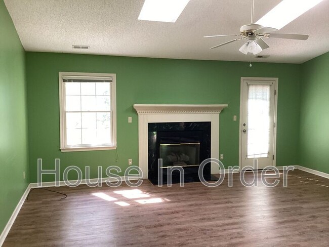 Building Photo - 108 Hyacinth Ln