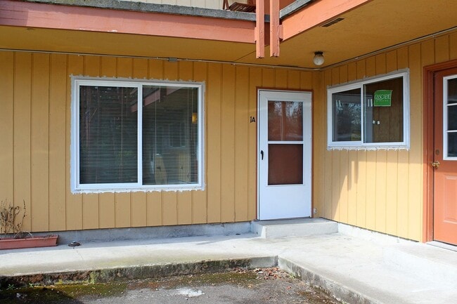 Building Photo - 930 SW Gibbs St