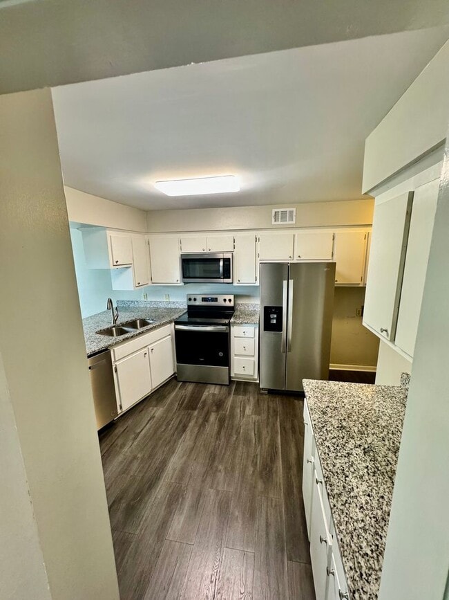 Building Photo - Lake Murray Living--- 2bd/2ba condo