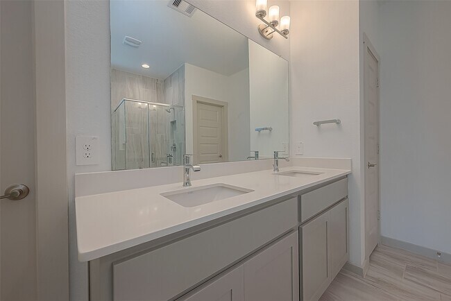 Building Photo - 29326 Red Rocks Pk Dr