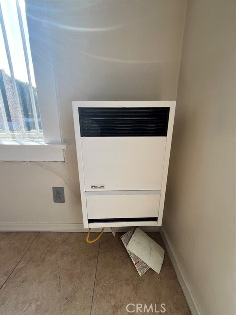 Building Photo - 1355 W 49th St