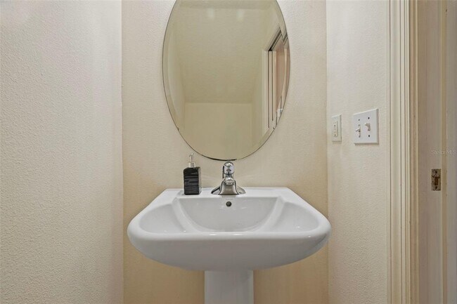 Building Photo - 4121 Key Thatch Dr