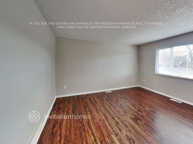 Building Photo - 11269 E Center Ave